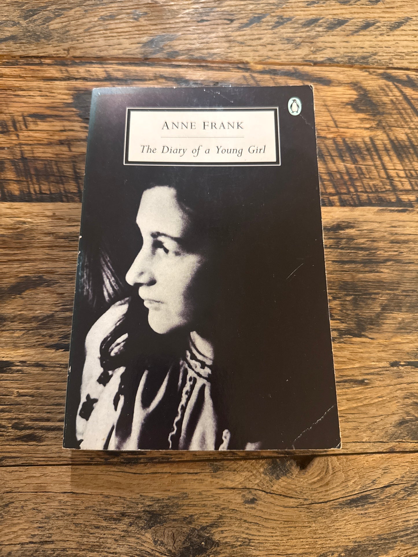 The Diary of a Young Girl: Definitive Edition (Penguin Twentieth Century Classics) by Anne Frank